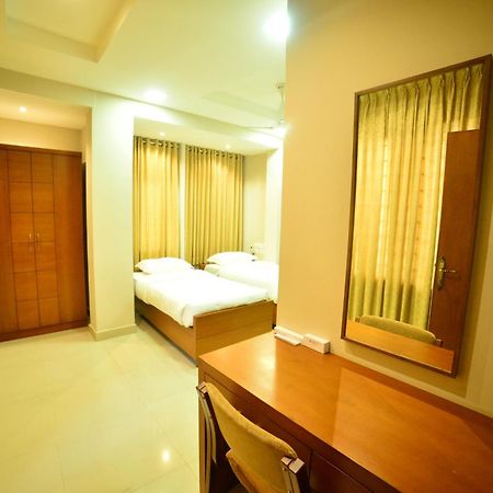 Hotel Priya Kottakkal Exterior foto