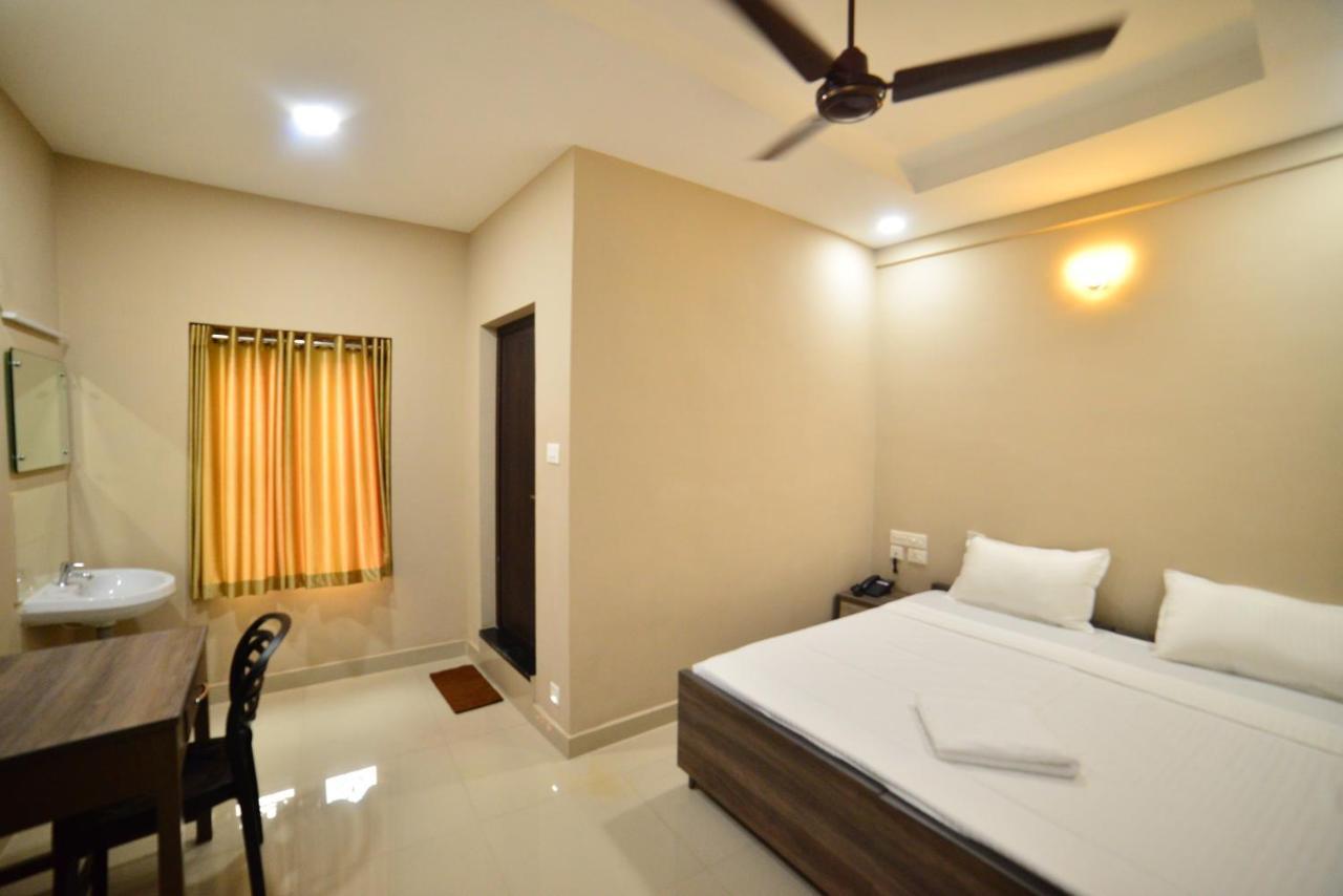 Hotel Priya Kottakkal Exterior foto