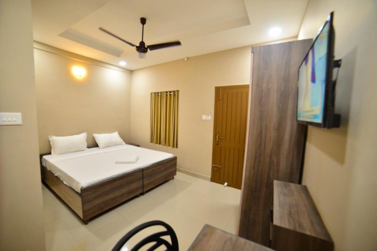 Hotel Priya Kottakkal Exterior foto
