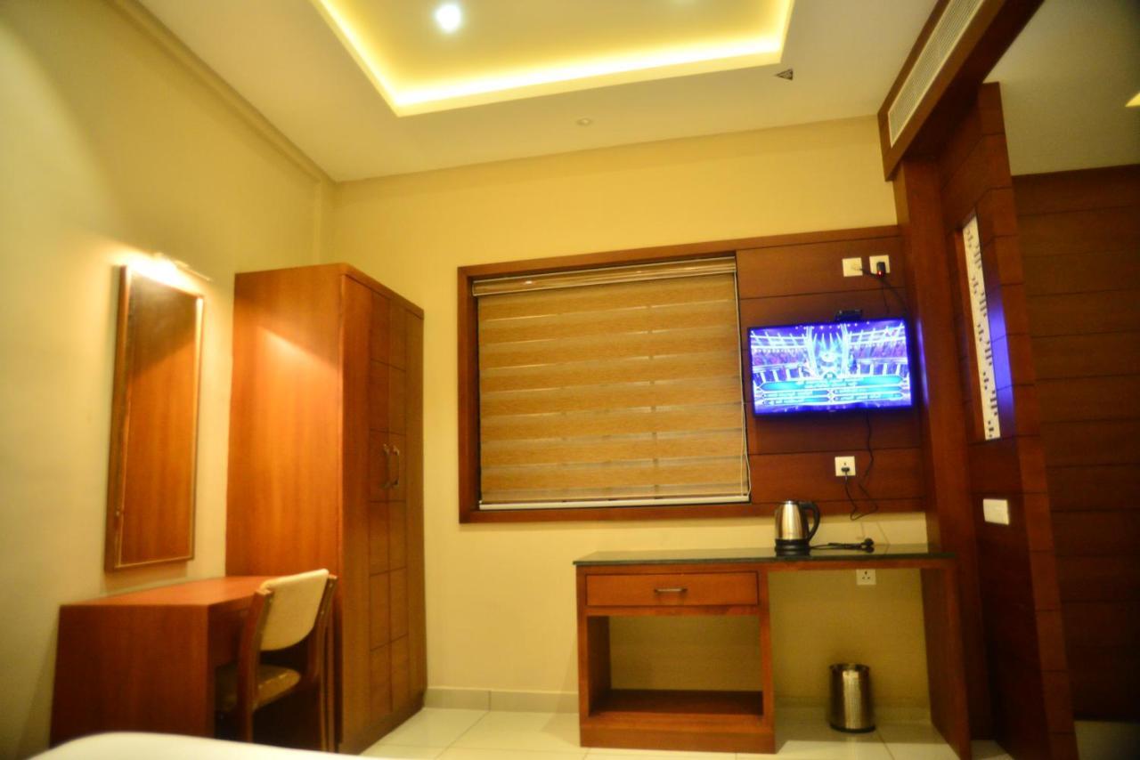 Hotel Priya Kottakkal Exterior foto