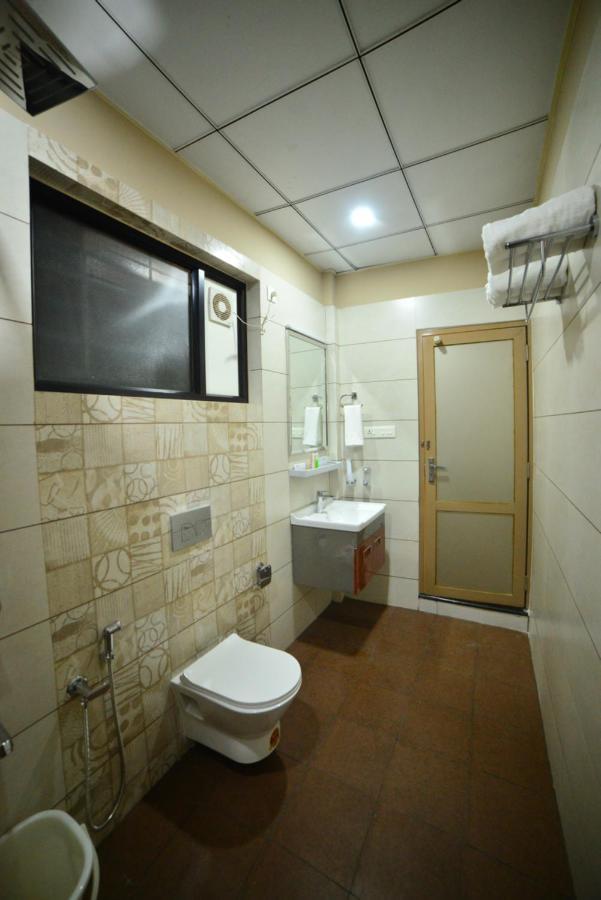Hotel Priya Kottakkal Exterior foto